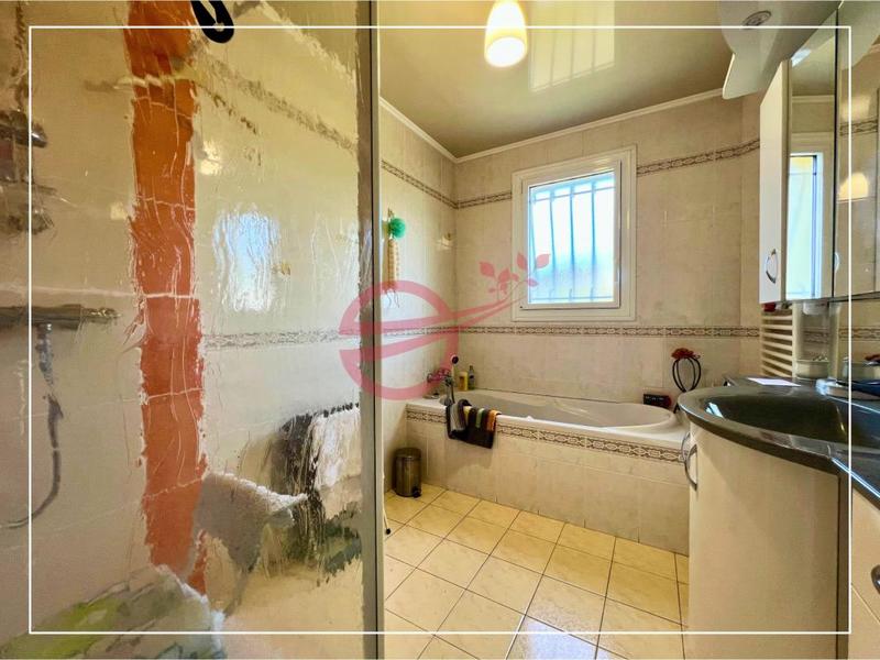 Maison - 188 m² - 9 pièces