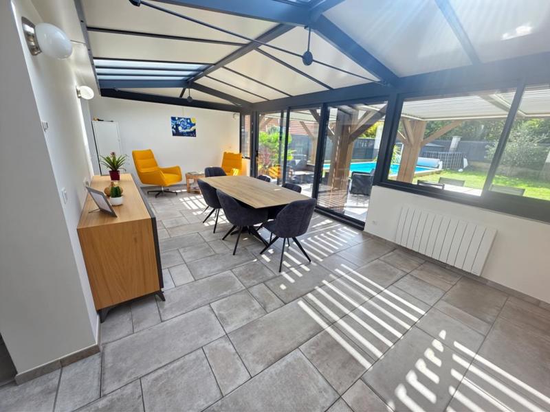 Pavillon - 180 m² - 7 pièces