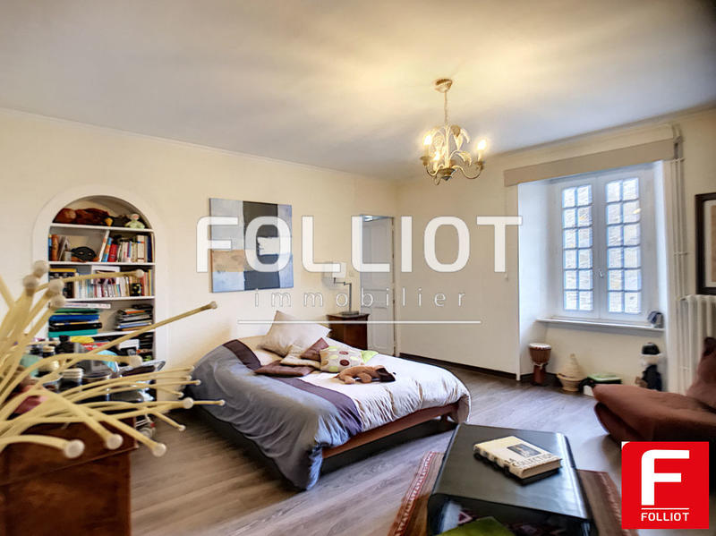 Maison - 250 m² - 8 pièces