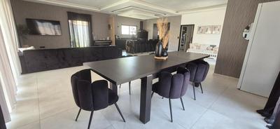 Maison - 226 m² - 7 pièces