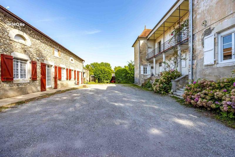Maison - 545 m² - 12 pièces