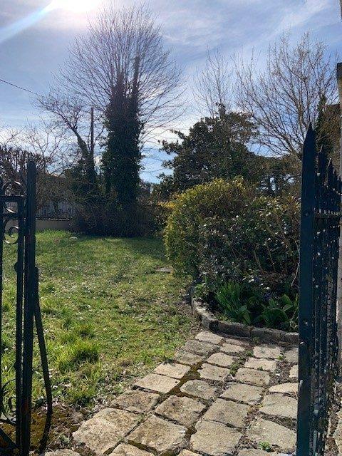 Maison - 230 m² - 8 pièces