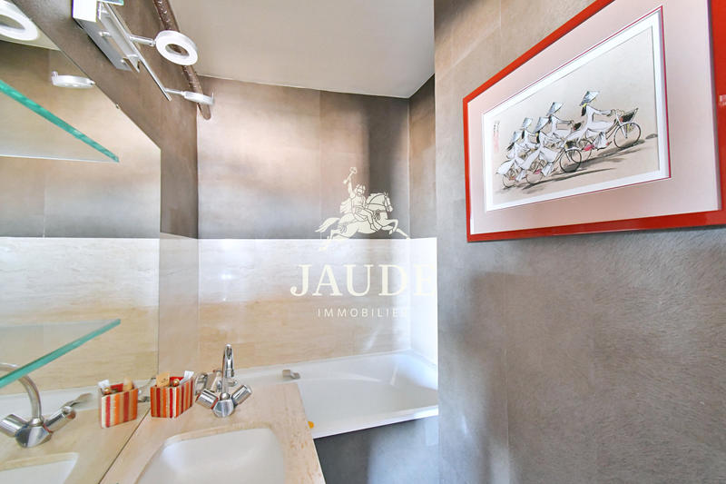 Appartement - 208 m² - 6 pièces