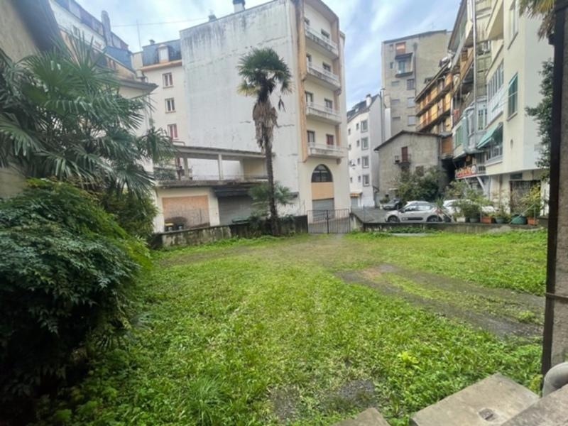 Local commercial - 160 m² - 12 pièces