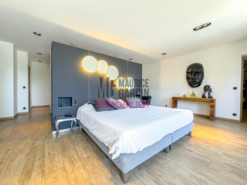 Maison - 468 m² - 7 pièces