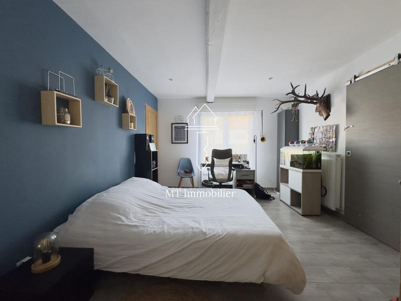 Maison - 215 m² - 9 pièces