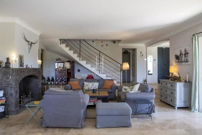 Propriété - 240 m² - 9 pièces