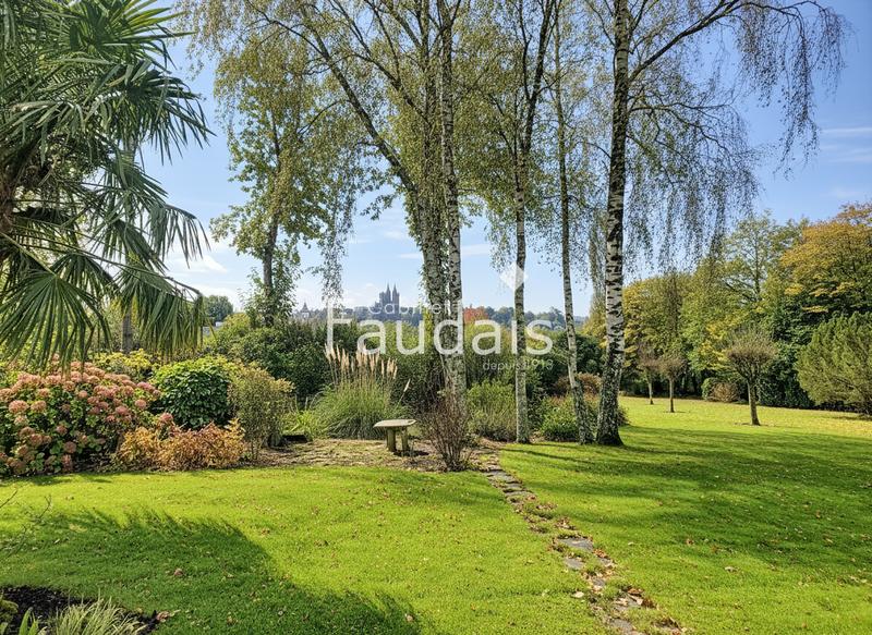 Maison - 300 m² - 7 pièces