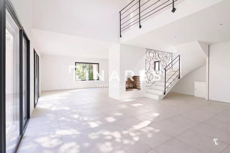 Maison - 185 m² - 5 pièces