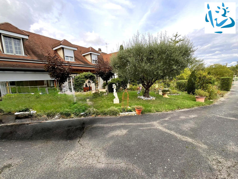 Maison - 172 m² - 9 pièces