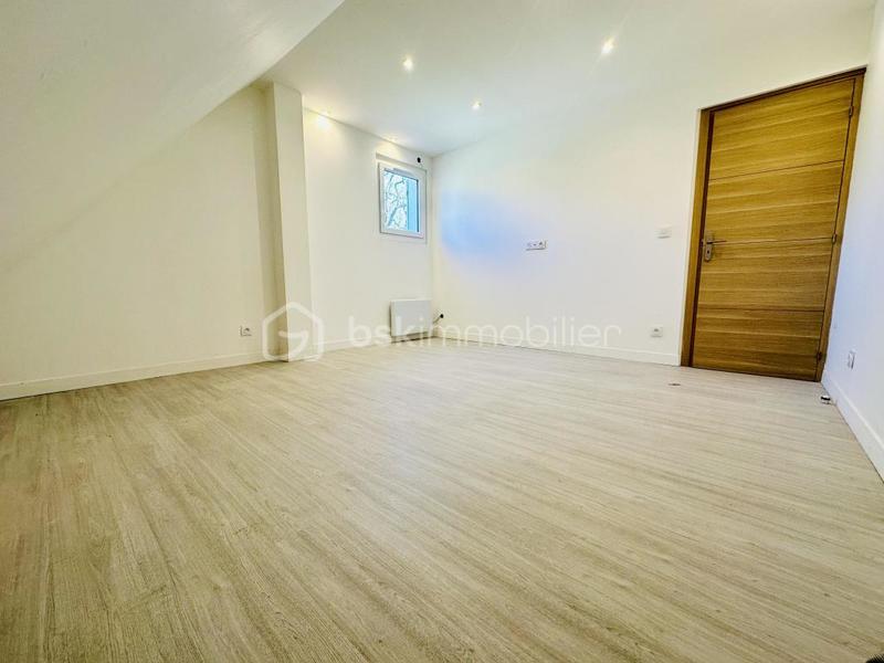 Maison - 196 m² - 7 pièces