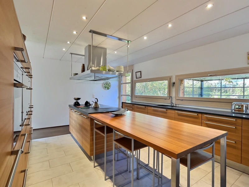 Propriété - 246 m² - 8 pièces