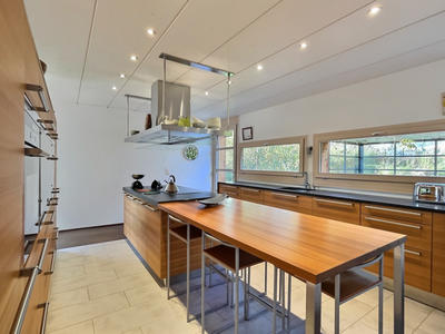 Propriété - 246 m² - 8 pièces