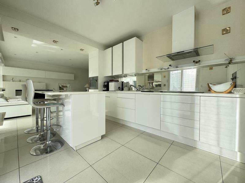 Maison - 166 m² - 7 pièces