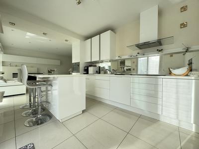 Maison - 166 m² - 7 pièces