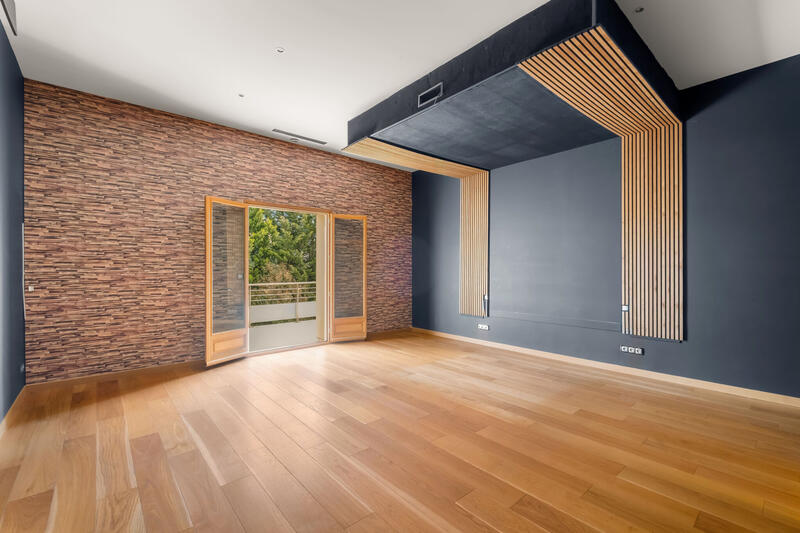 Maison - 337 m² - 5 pièces