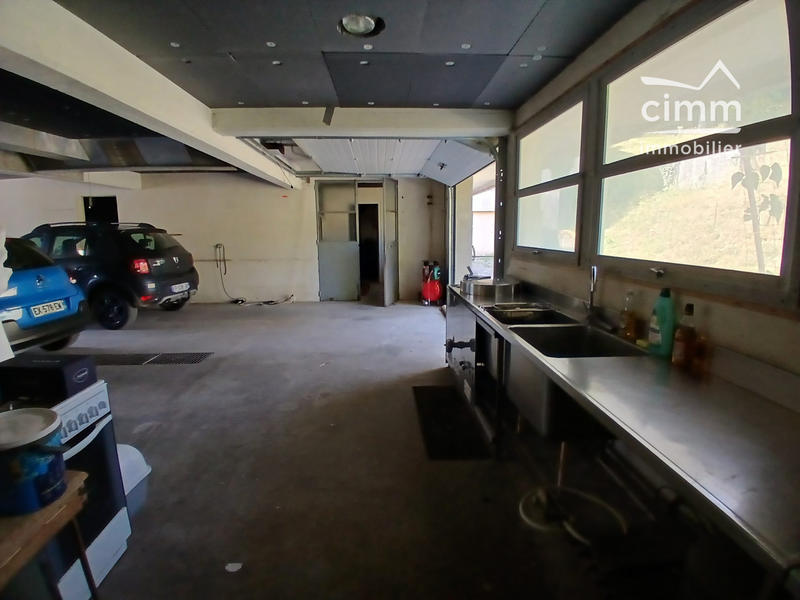 Maison - 240 m² - 4 pièces