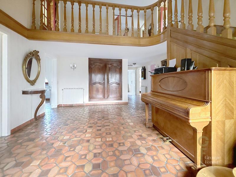 Maison - 242 m² - 7 pièces