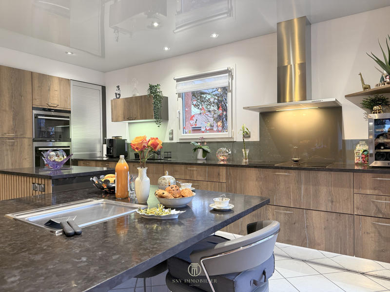 Maison - 239 m² - 9 pièces