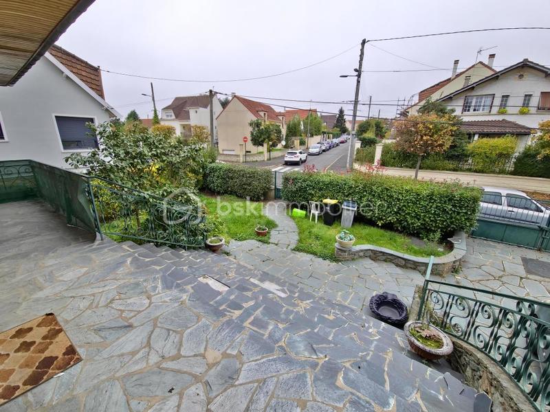 Maison - 210 m² - 7 pièces