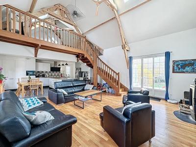 Maison - 247 m² - 8 pièces
