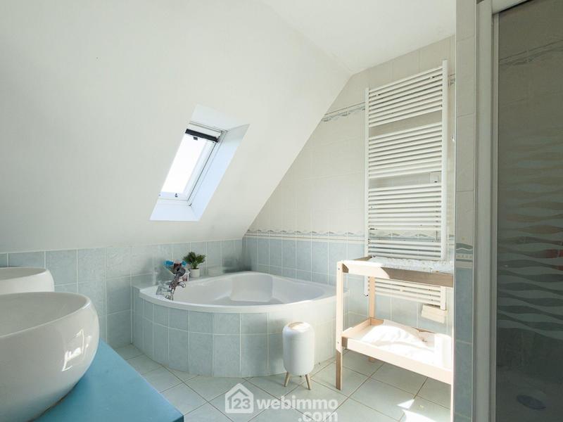 Maison - 99 m² - 6 pièces