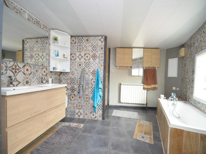 Maison en pierre - 252 m² - 11 pièces