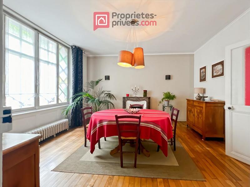 Maison - 210 m² - 9 pièces