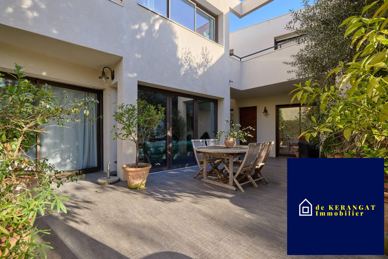 Villa - 238 m² - 8 pièces