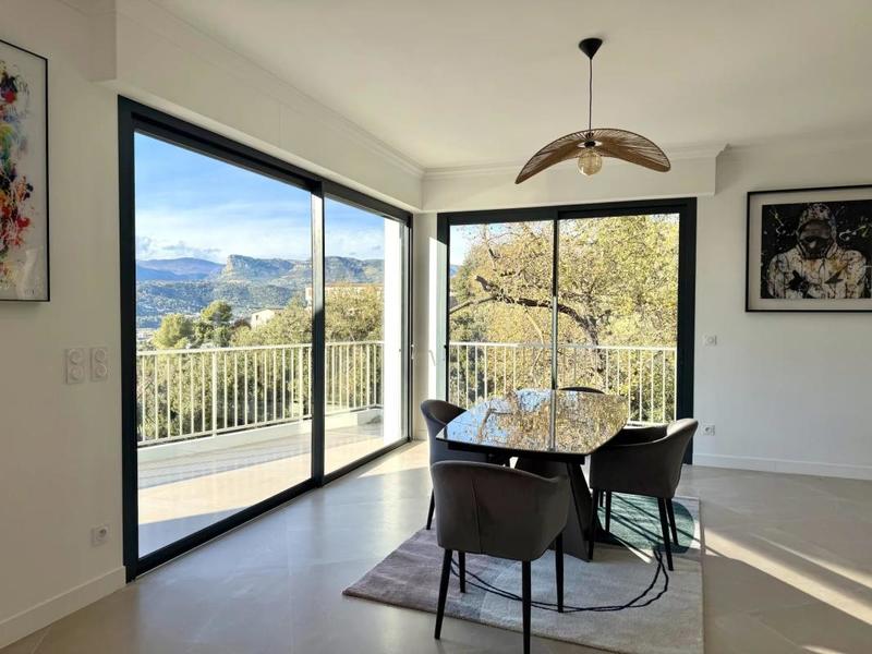 Maison - 212 m² - 7 pièces