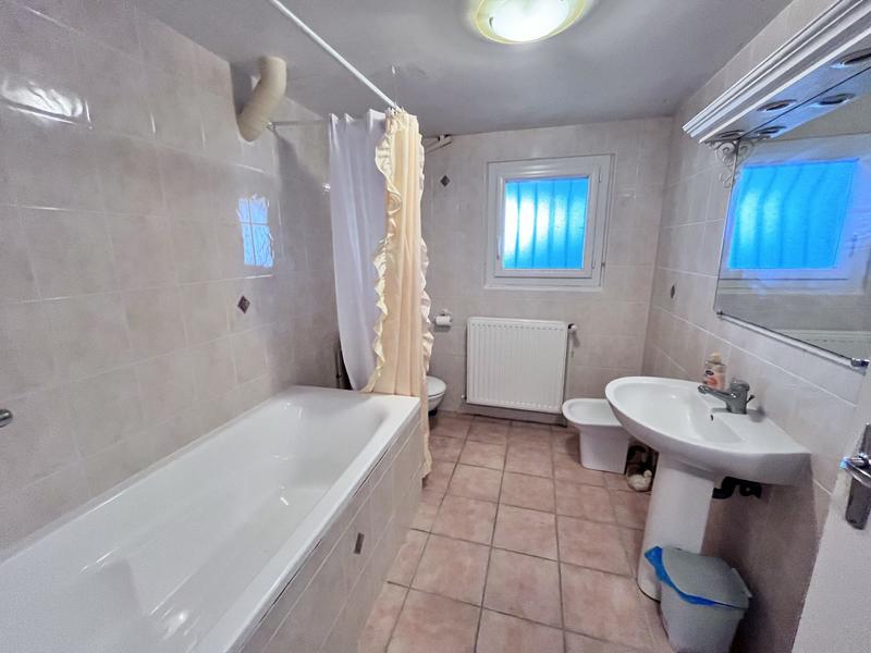 Maison traditionnelle - 229 m² - 10 pièces