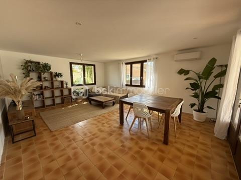 Villa - 270 m² - 6 pièces