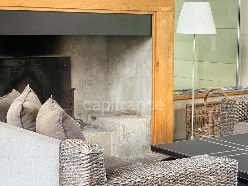 Propriété - 468 m² - 10 pièces