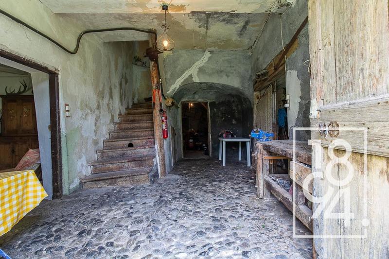 Maison - 300 m² - 4 pièces