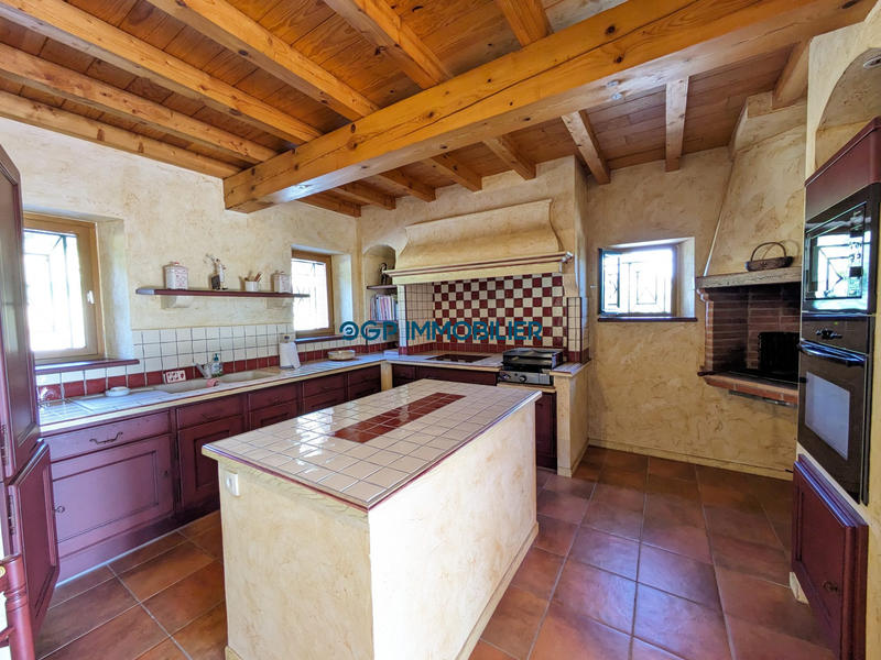 Maison - 340 m² - 8 pièces