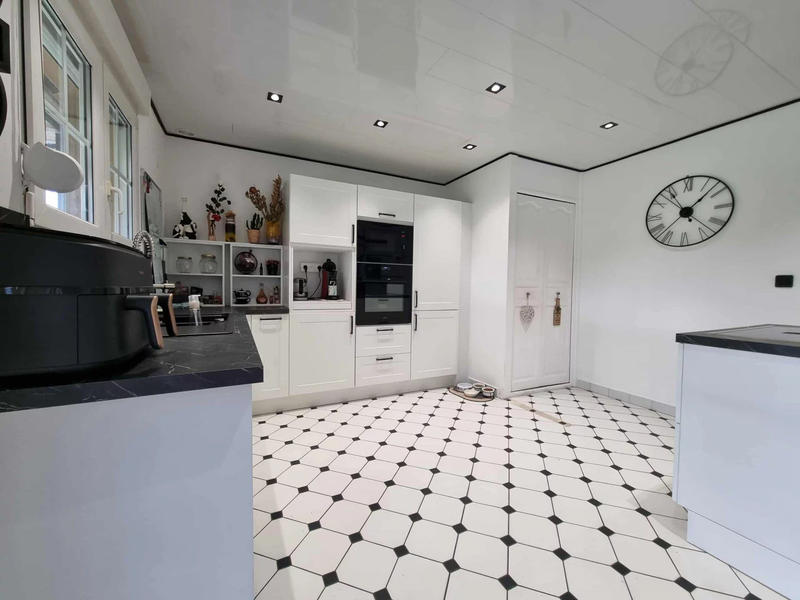 Maison traditionnelle - 200 m² - 7 pièces