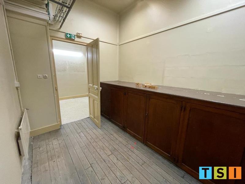 Local d'activités - 150 m² - 3 pièces