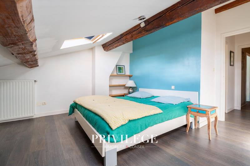 Maison - 310 m² - 9 pièces