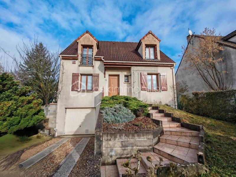 Maison - 90 m² - 5 pièces