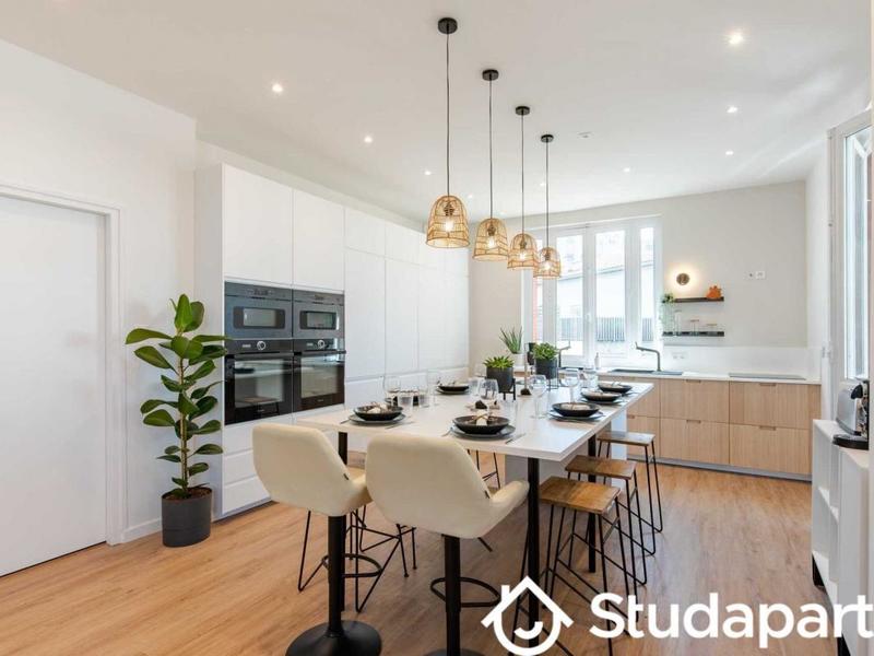 Appartement - 240 m² - 1 pièce