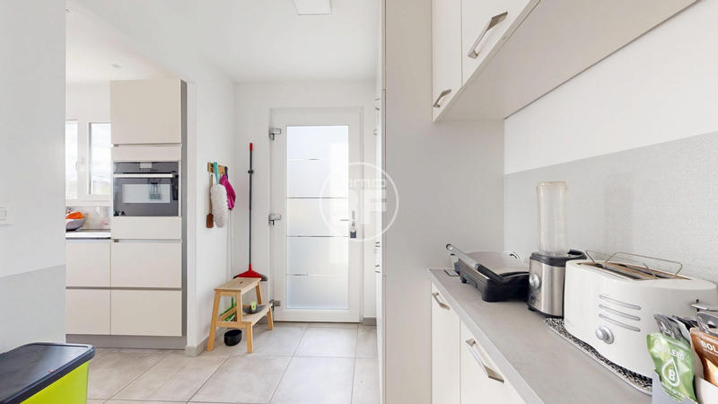 Maison - 222 m² - 7 pièces