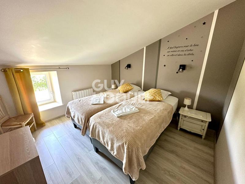 Maison - 225 m² - 9 pièces