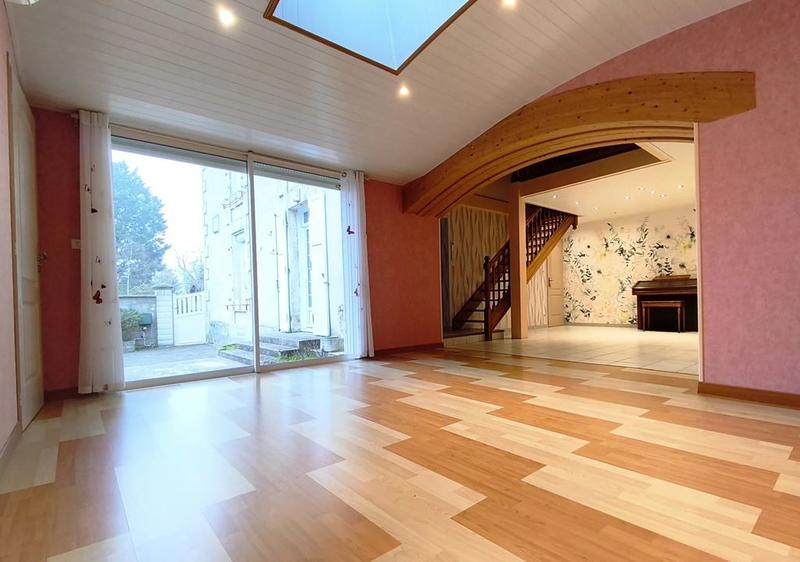 Maison - 229 m² - 9 pièces