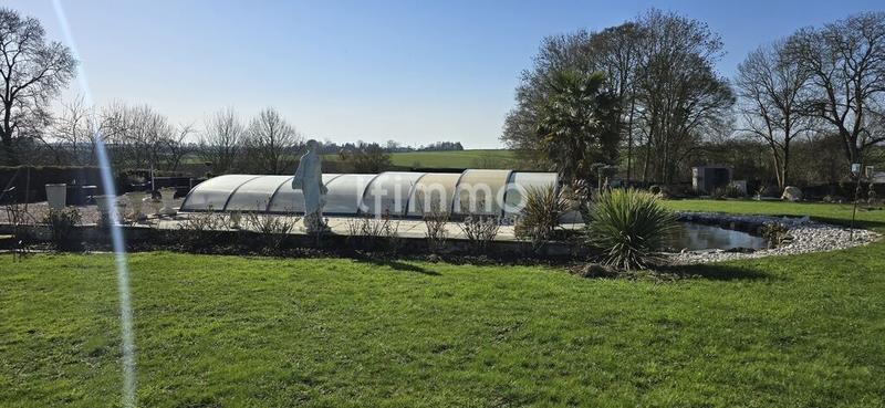 Maison - 232 m² - 6 pièces