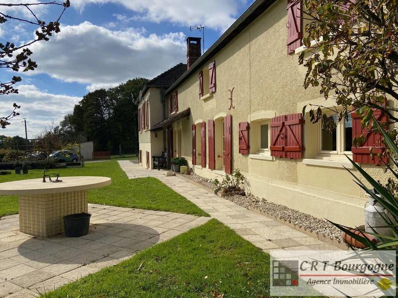 Maison - 240 m² - 8 pièces