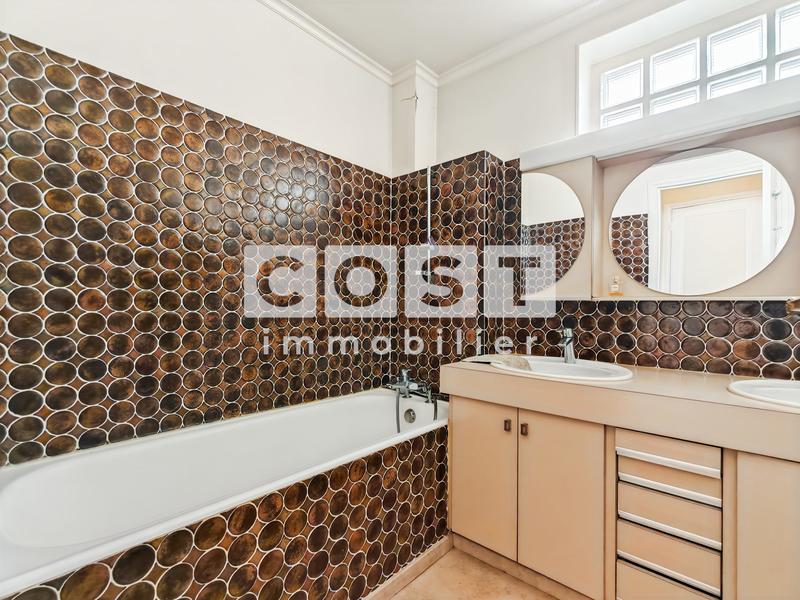 Appartement - 137 m² - 5 pièces