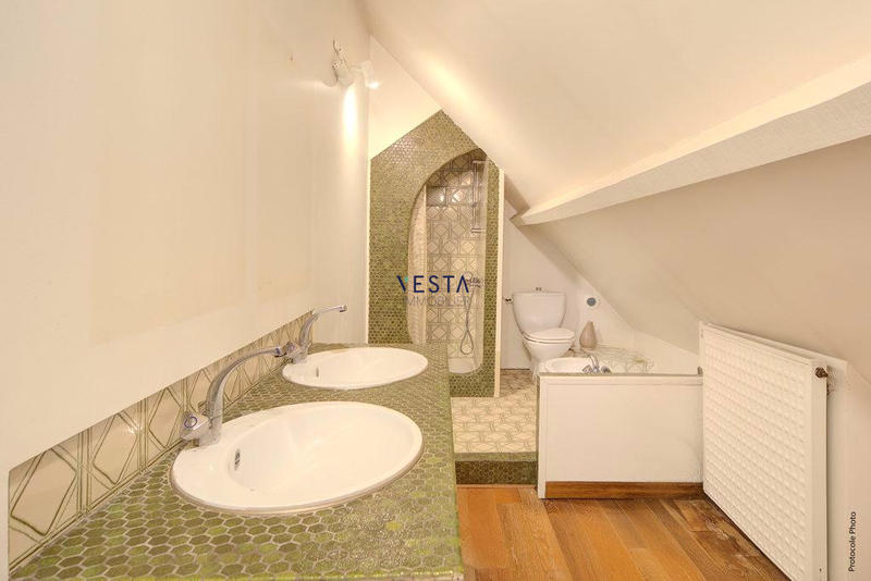 Maison - 318 m² - 12 pièces