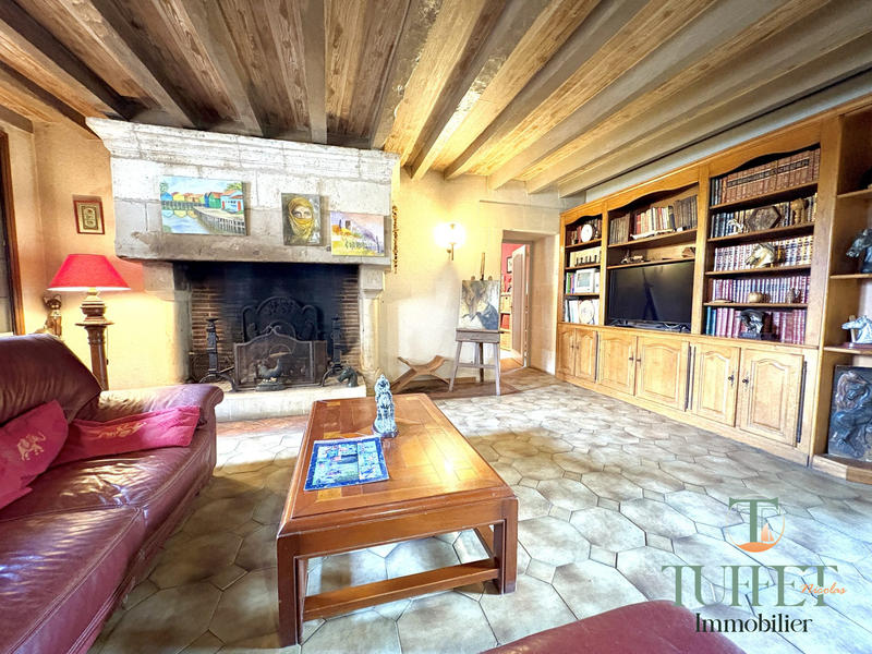 Maison - 274 m² - 9 pièces