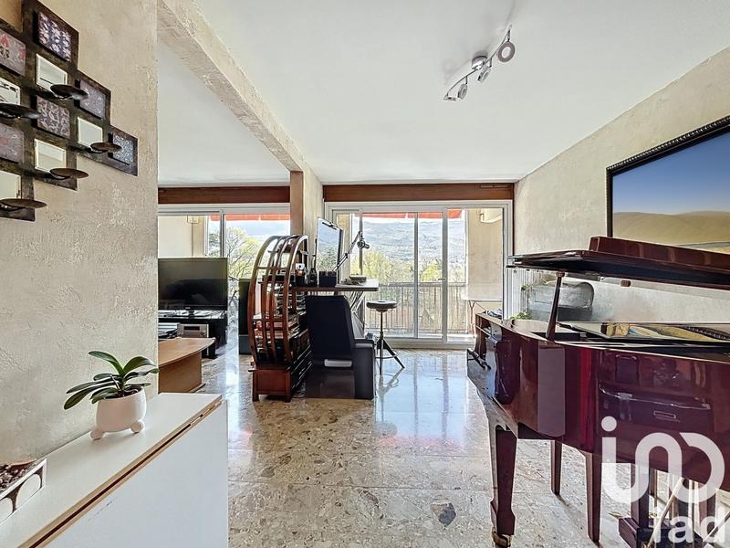 Appartement - 93 m² - 4 pièces