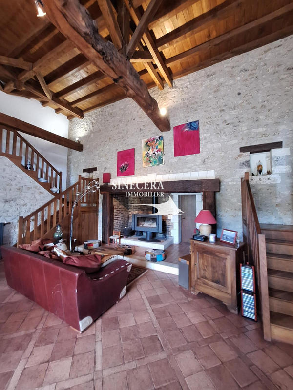 Maison - 230 m² - 8 pièces